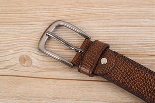 深色鱷魚紋圖案時尚商務腰帶與休閑皮帶的多面魅力
